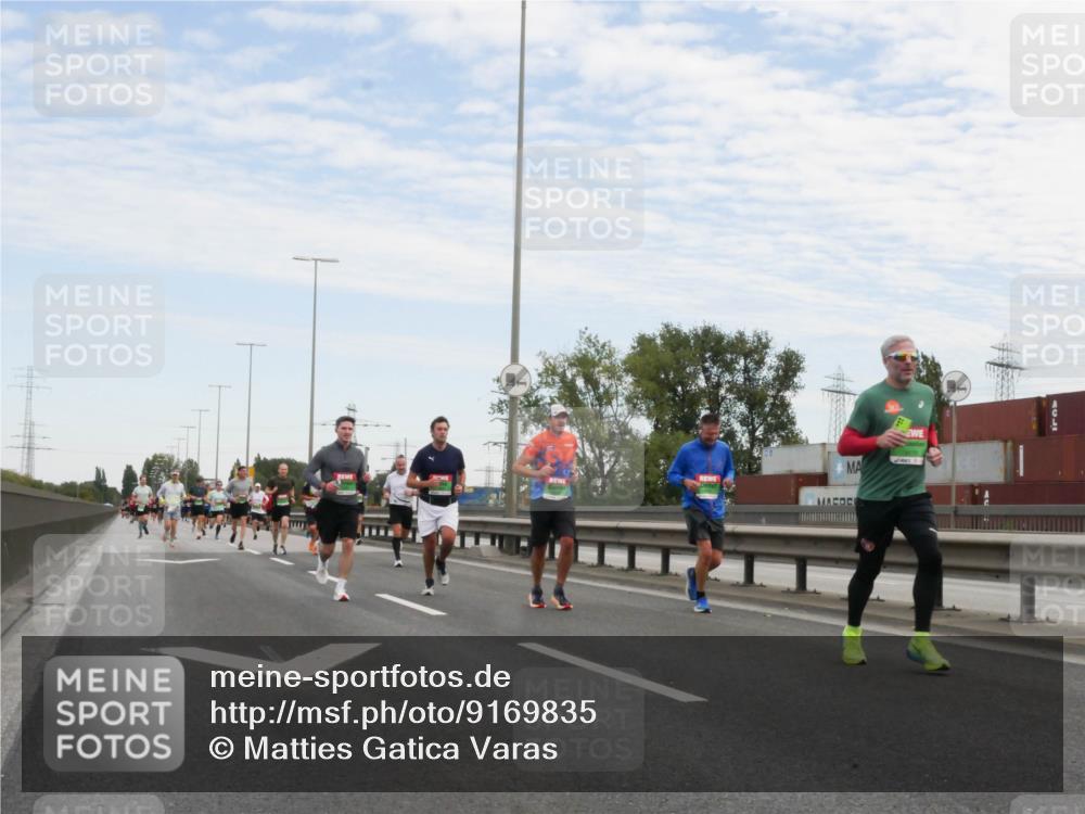 03.10.2025 - Köhlbrandbrückenlauf Matties Gatica Varas http://msf.ph/oto/9169835 03.10.2025 15:14:46 Position 3  meine-sportfotos.de