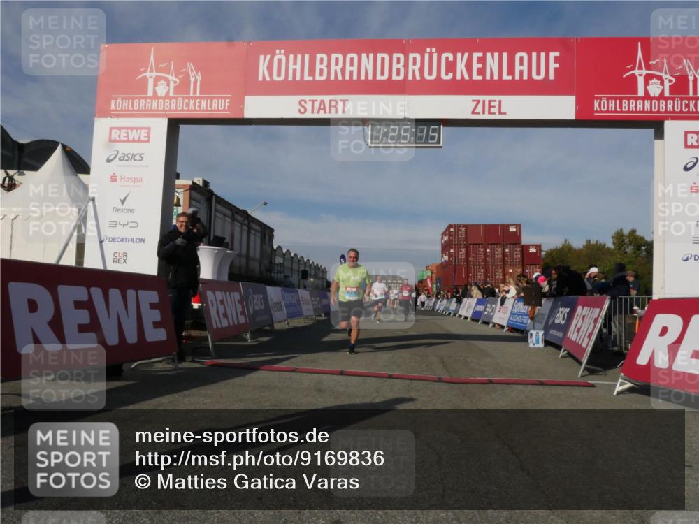 03.10.2025 - Köhlbrandbrückenlauf Matties Gatica Varas http://msf.ph/oto/9169836 03.10.2025 10:25:17 Ziel 1734, 1814, 2249, 2250, 2408, 3234, 3455 meine-sportfotos.de