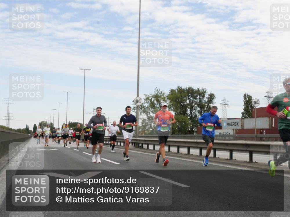 03.10.2025 - Köhlbrandbrückenlauf Matties Gatica Varas http://msf.ph/oto/9169837 03.10.2025 15:14:46 Position 3  meine-sportfotos.de