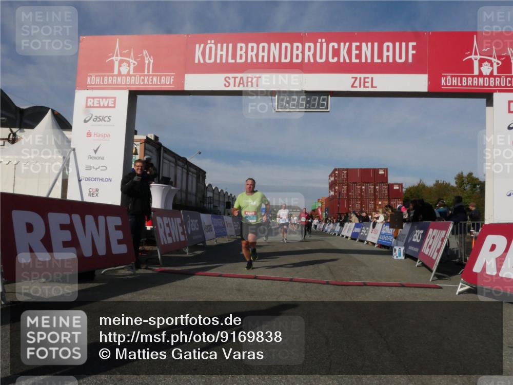 03.10.2025 - Köhlbrandbrückenlauf Matties Gatica Varas http://msf.ph/oto/9169838 03.10.2025 10:25:17 Ziel 1734, 1814, 2249, 2250, 2408, 3234, 3455 meine-sportfotos.de