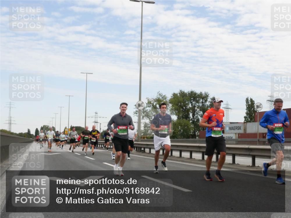 03.10.2025 - Köhlbrandbrückenlauf Matties Gatica Varas http://msf.ph/oto/9169842 03.10.2025 15:14:47 Position 3  meine-sportfotos.de