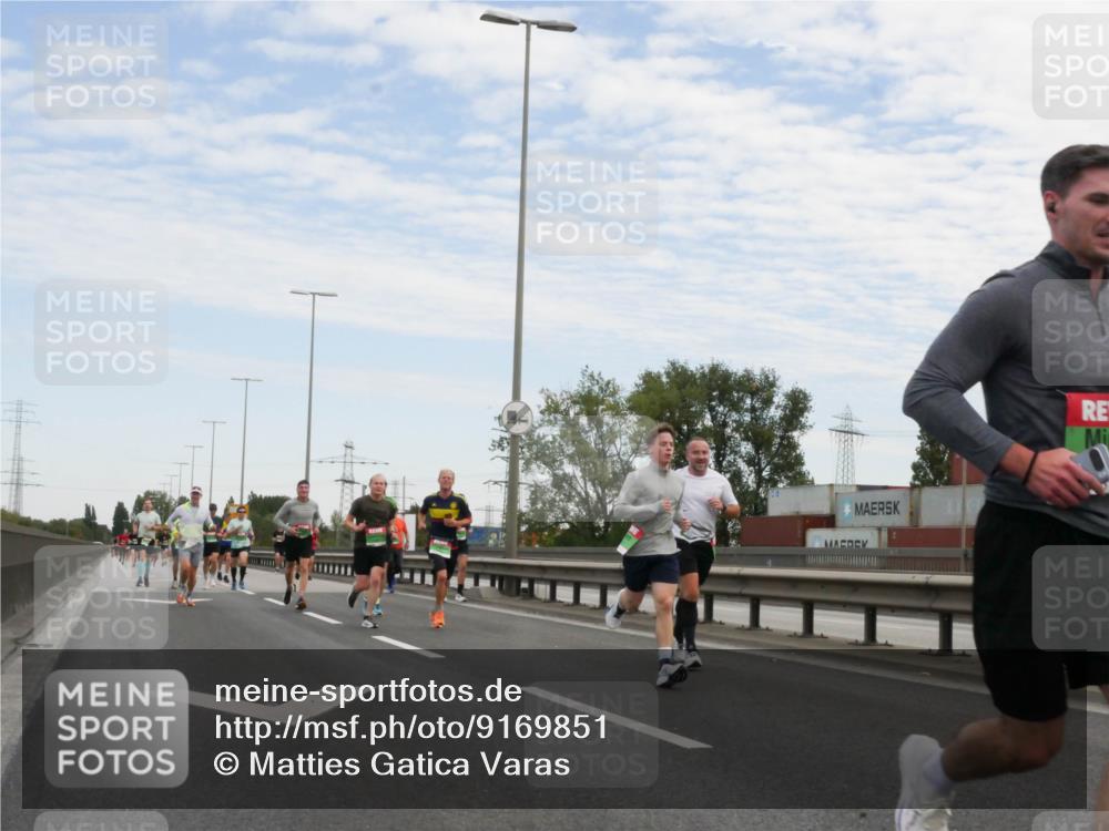 03.10.2025 - Köhlbrandbrückenlauf Matties Gatica Varas http://msf.ph/oto/9169851 03.10.2025 15:14:49 Position 3  meine-sportfotos.de