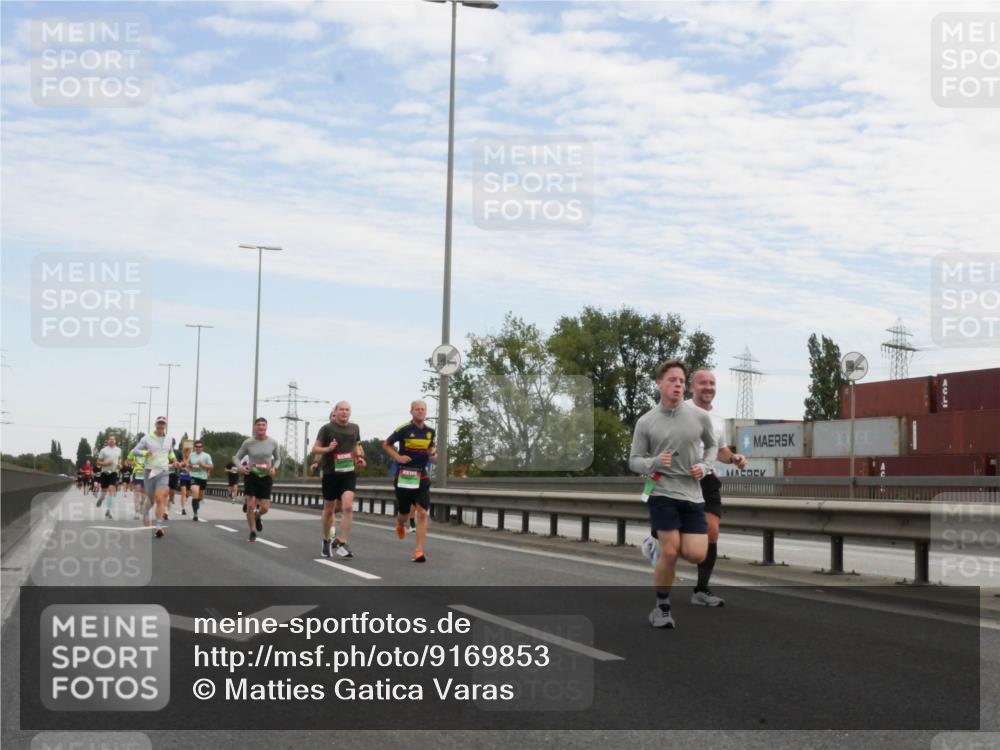 03.10.2025 - Köhlbrandbrückenlauf Matties Gatica Varas http://msf.ph/oto/9169853 03.10.2025 15:14:50 Position 3  meine-sportfotos.de
