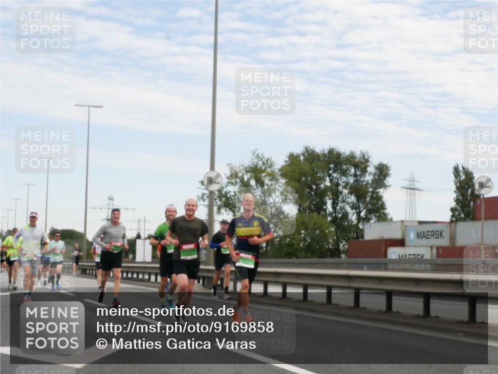03.10.2025 - Köhlbrandbrückenlauf Matties Gatica Varas http://msf.ph/oto/9169858 03.10.2025 15:14:51 Position 3 01 meine-sportfotos.de