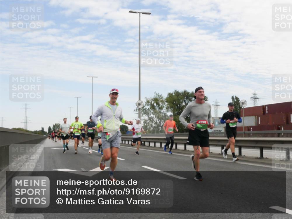 03.10.2025 - Köhlbrandbrückenlauf Matties Gatica Varas http://msf.ph/oto/9169872 03.10.2025 15:14:54 Position 3  meine-sportfotos.de