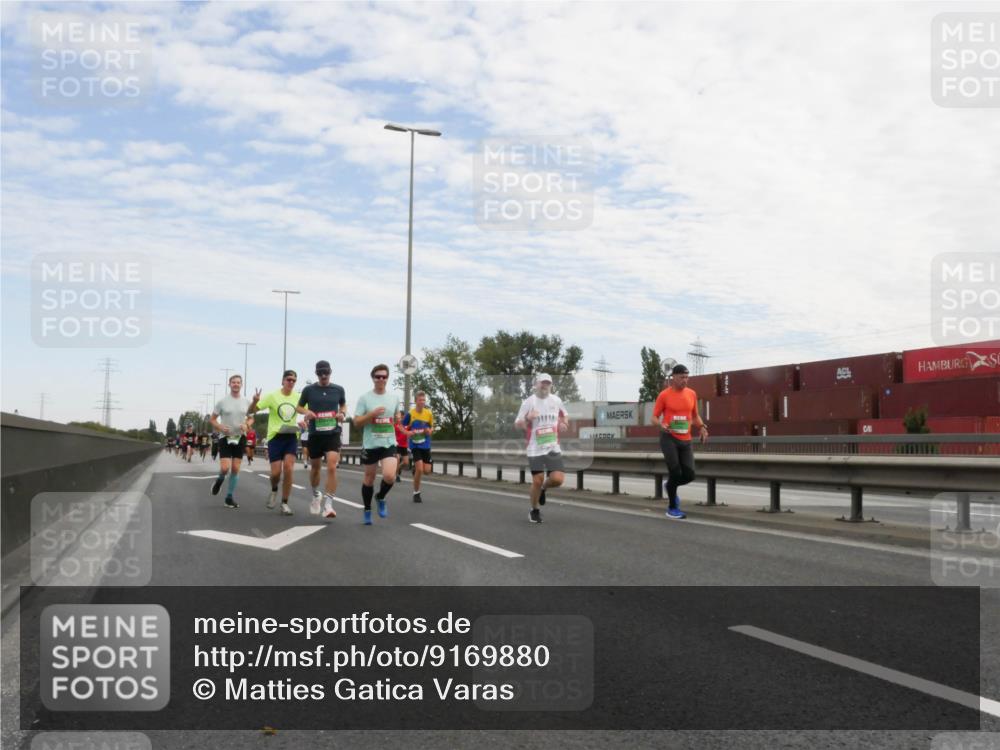 03.10.2025 - Köhlbrandbrückenlauf Matties Gatica Varas http://msf.ph/oto/9169880 03.10.2025 15:14:56 Position 3  meine-sportfotos.de