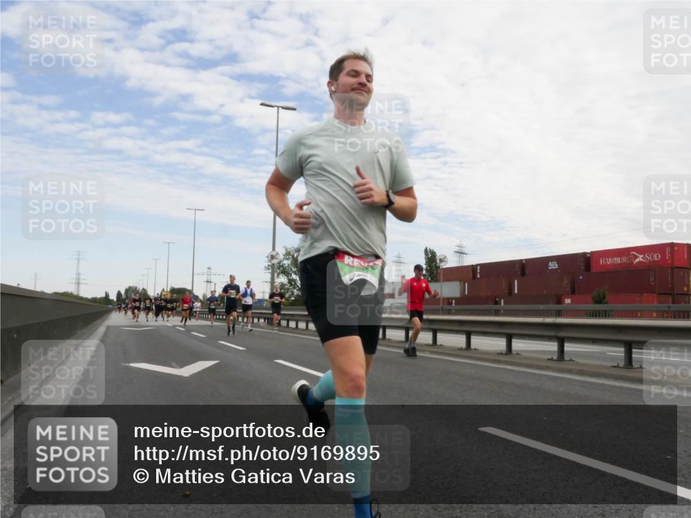 03.10.2025 - Köhlbrandbrückenlauf Matties Gatica Varas http://msf.ph/oto/9169895 03.10.2025 15:14:59 Position 3  meine-sportfotos.de