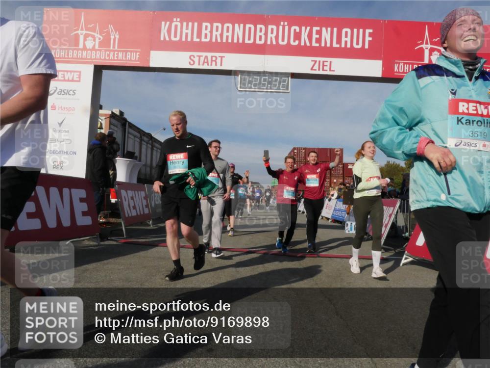 03.10.2025 - Köhlbrandbrückenlauf Matties Gatica Varas http://msf.ph/oto/9169898 03.10.2025 10:25:34 Ziel 1414, 1839, 1967, 2019, 2036, 2151, 2244, 2245, 2417, 2828, 3003, 3004, 3159, 3389, 3405, 3706, 3713 meine-sportfotos.de
