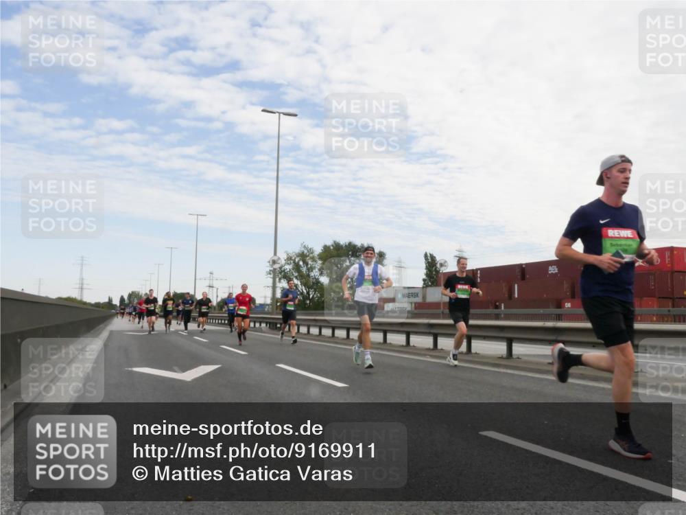 03.10.2025 - Köhlbrandbrückenlauf Matties Gatica Varas http://msf.ph/oto/9169911 03.10.2025 15:15:03 Position 3  meine-sportfotos.de
