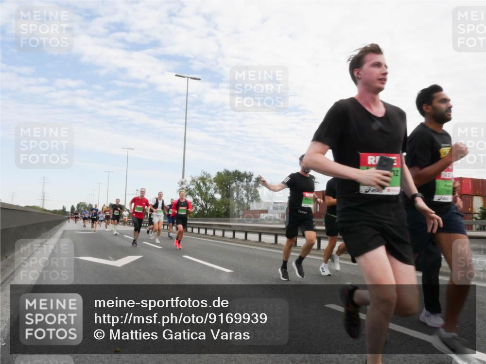 03.10.2025 - Köhlbrandbrückenlauf Matties Gatica Varas http://msf.ph/oto/9169939 03.10.2025 15:15:10 Position 3  meine-sportfotos.de