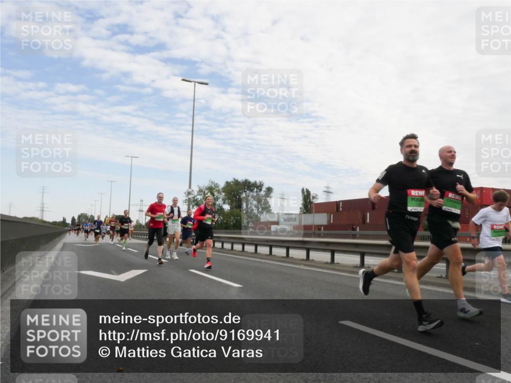 03.10.2025 - Köhlbrandbrückenlauf Matties Gatica Varas http://msf.ph/oto/9169941 03.10.2025 15:15:10 Position 3  meine-sportfotos.de