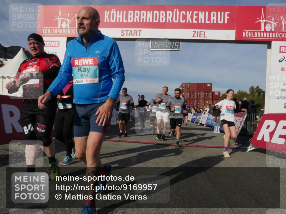 03.10.2025 - Köhlbrandbrückenlauf Matties Gatica Varas http://msf.ph/oto/9169957 03.10.2025 10:25:48 Ziel 1652, 1948, 1950, 1998, 2002, 2003, 2251, 2489, 2787, 3022, 3024, 3026, 3027, 3441, 3443 meine-sportfotos.de