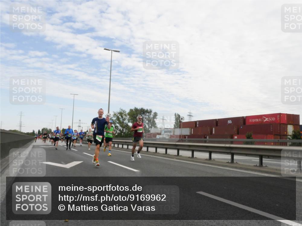 03.10.2025 - Köhlbrandbrückenlauf Matties Gatica Varas http://msf.ph/oto/9169962 03.10.2025 15:15:15 Position 3  meine-sportfotos.de