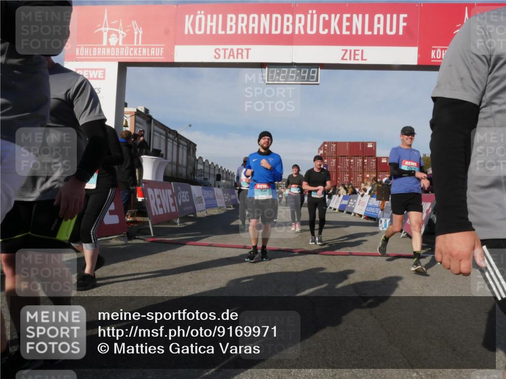03.10.2025 - Köhlbrandbrückenlauf Matties Gatica Varas http://msf.ph/oto/9169971 03.10.2025 10:25:51 Ziel 1948, 1998, 2002, 2003, 2251, 2382, 2383, 2489, 2635, 2644, 2787, 3443 meine-sportfotos.de