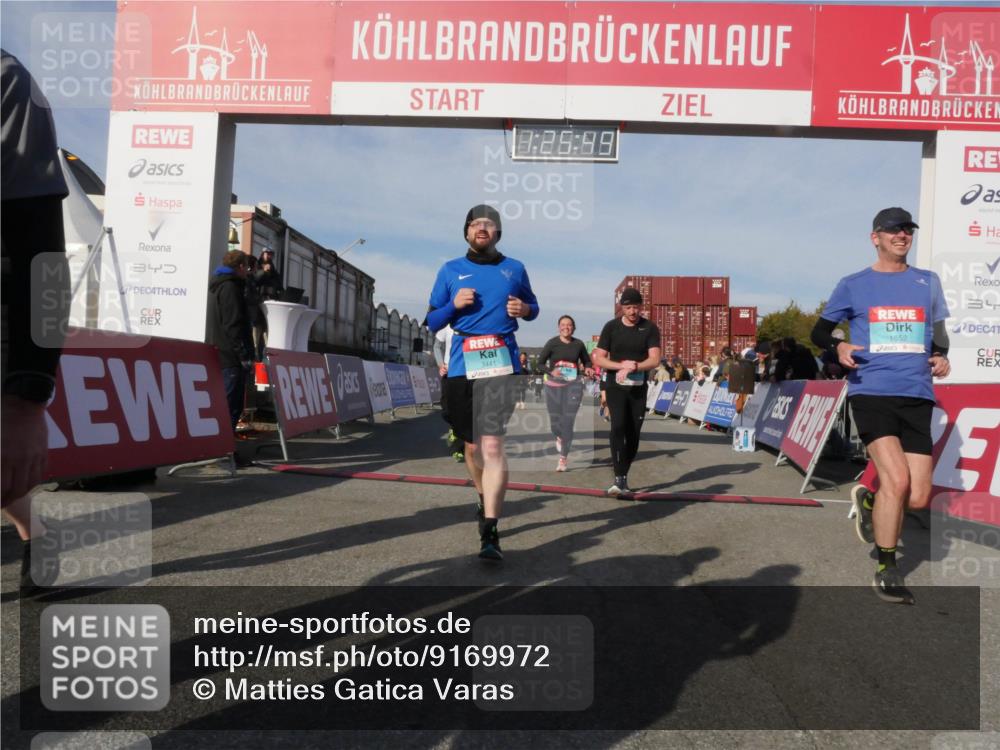 03.10.2025 - Köhlbrandbrückenlauf Matties Gatica Varas http://msf.ph/oto/9169972 03.10.2025 10:25:51 Ziel 1948, 1998, 2002, 2003, 2251, 2382, 2383, 2489, 2635, 2644, 2787, 3443 meine-sportfotos.de