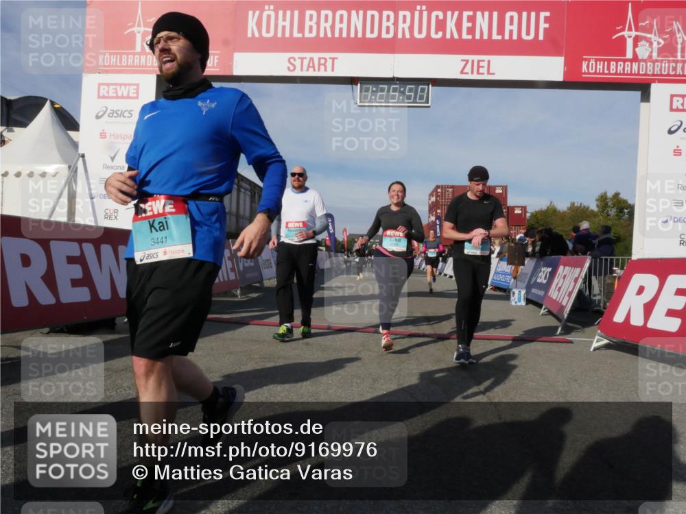03.10.2025 - Köhlbrandbrückenlauf Matties Gatica Varas http://msf.ph/oto/9169976 03.10.2025 10:25:52 Ziel 1948, 1998, 2002, 2003, 2251, 2382, 2383, 2489, 2635, 2644, 2787 meine-sportfotos.de
