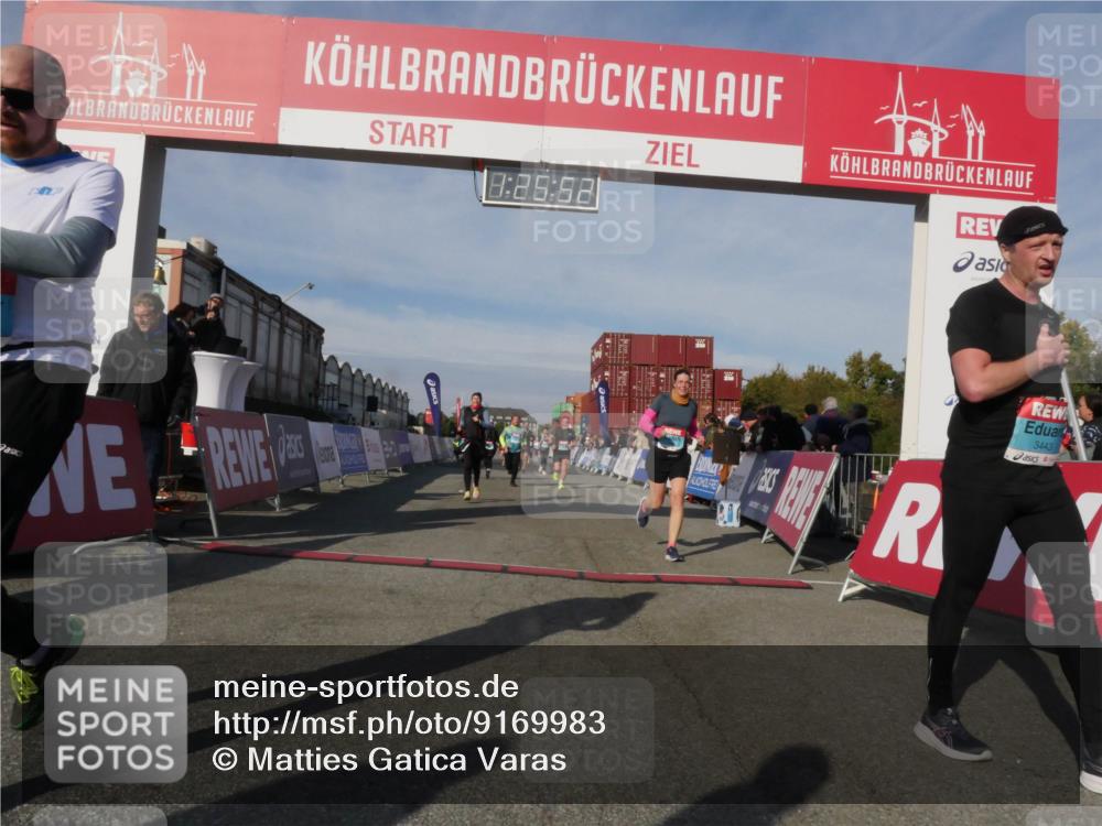 03.10.2025 - Köhlbrandbrückenlauf Matties Gatica Varas http://msf.ph/oto/9169983 03.10.2025 10:25:54 Ziel 1948, 1998, 2000, 2251, 2382, 2383, 2489, 2635, 2644, 2787 meine-sportfotos.de