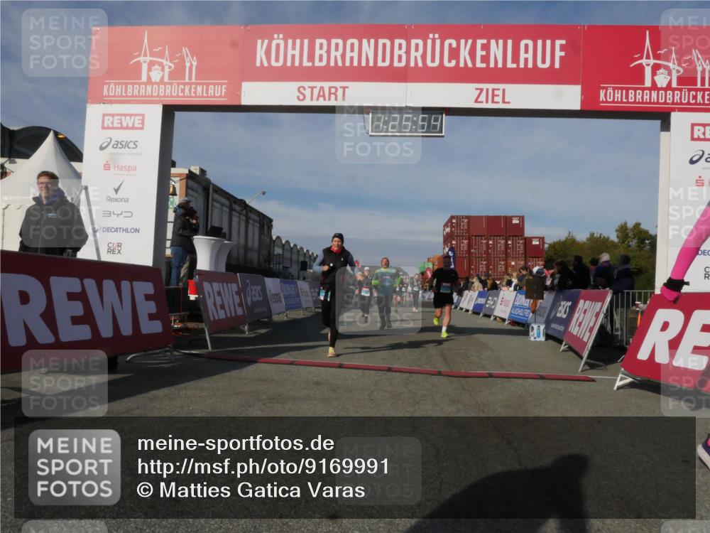 03.10.2025 - Köhlbrandbrückenlauf Matties Gatica Varas http://msf.ph/oto/9169991 03.10.2025 10:25:56 Ziel 1948, 2000, 2251, 2382, 2383, 2406, 2489, 2635, 2644, 2787 meine-sportfotos.de
