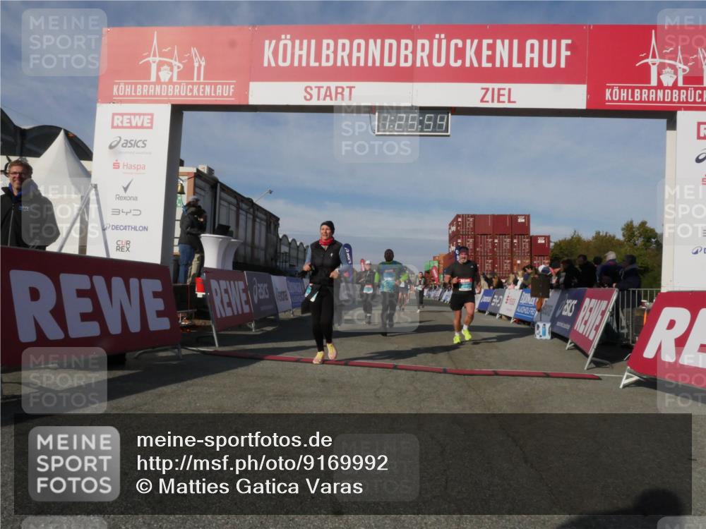 03.10.2025 - Köhlbrandbrückenlauf Matties Gatica Varas http://msf.ph/oto/9169992 03.10.2025 10:25:56 Ziel 1948, 2000, 2251, 2382, 2383, 2406, 2489, 2635, 2644, 2787 meine-sportfotos.de
