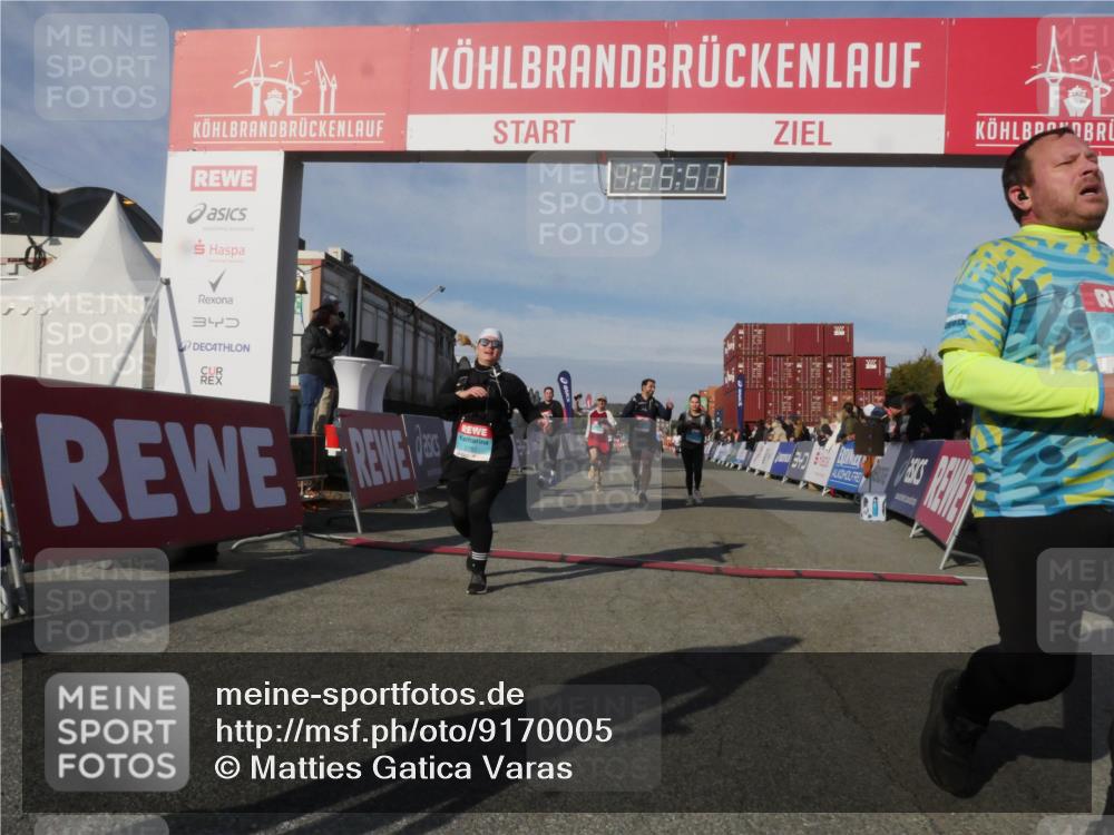 03.10.2025 - Köhlbrandbrückenlauf Matties Gatica Varas http://msf.ph/oto/9170005 03.10.2025 10:25:59 Ziel 1940, 2000, 2382, 2383, 2406, 2532, 2635, 2644 meine-sportfotos.de
