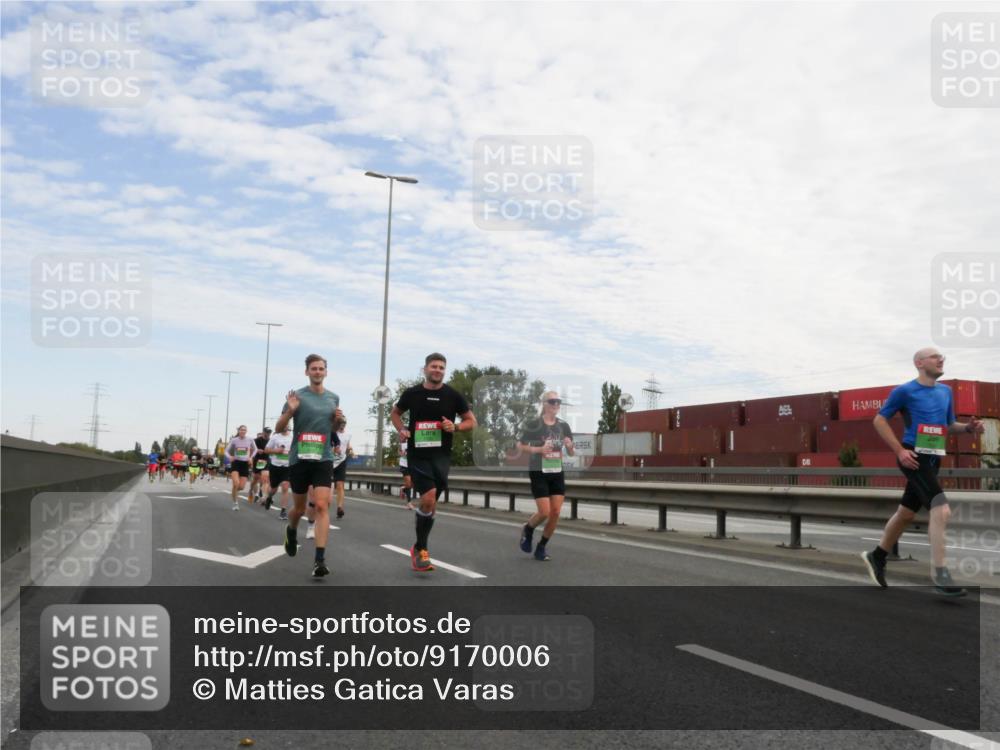 03.10.2025 - Köhlbrandbrückenlauf Matties Gatica Varas http://msf.ph/oto/9170006 03.10.2025 15:15:27 Position 3  meine-sportfotos.de