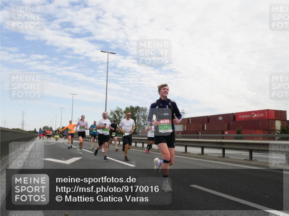 03.10.2025 - Köhlbrandbrückenlauf Matties Gatica Varas http://msf.ph/oto/9170016 03.10.2025 15:15:29 Position 3  meine-sportfotos.de