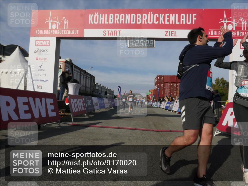03.10.2025 - Köhlbrandbrückenlauf Matties Gatica Varas http://msf.ph/oto/9170020 03.10.2025 10:26:03 Ziel 1924, 1940, 2000, 2406, 2532, 3151 meine-sportfotos.de