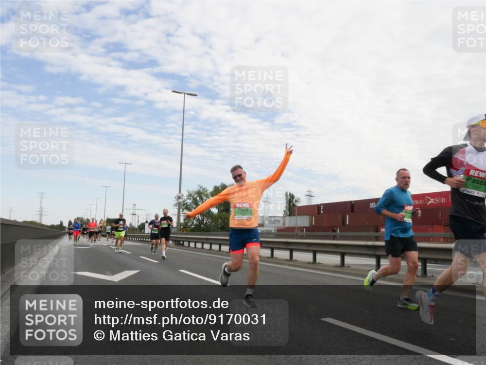 03.10.2025 - Köhlbrandbrückenlauf Matties Gatica Varas http://msf.ph/oto/9170031 03.10.2025 15:15:32 Position 3 7201 meine-sportfotos.de