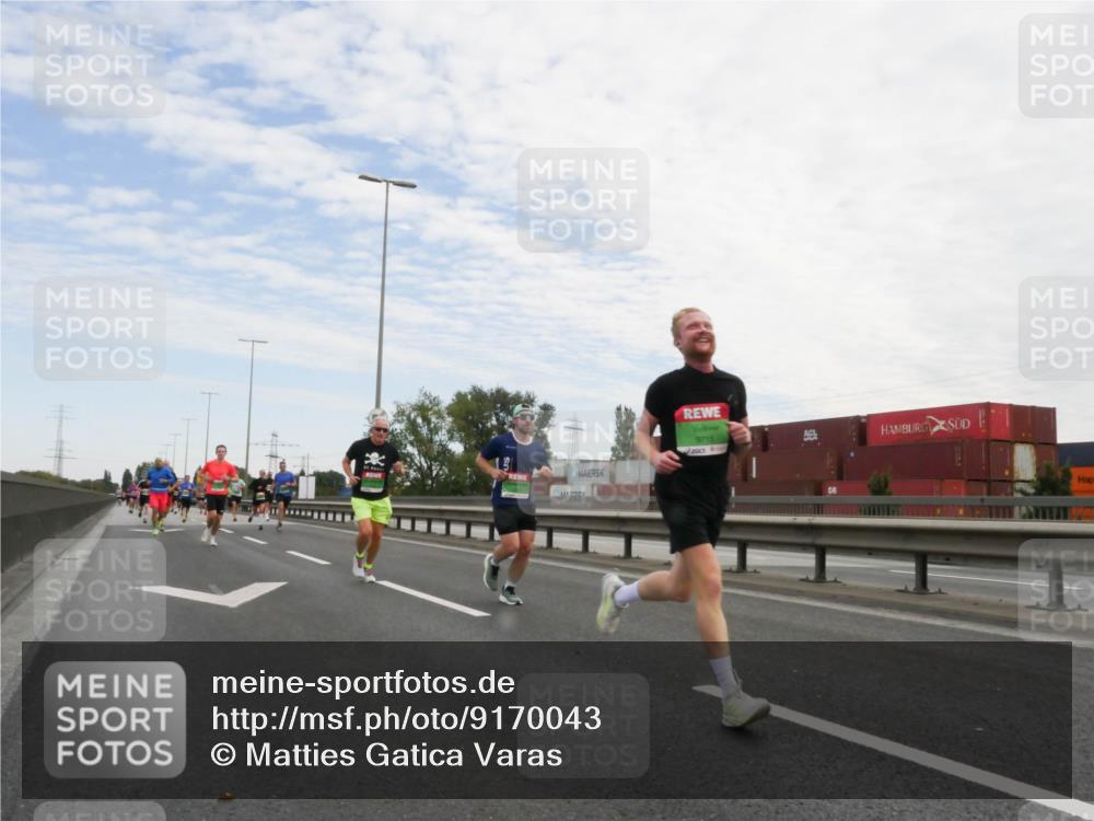 03.10.2025 - Köhlbrandbrückenlauf Matties Gatica Varas http://msf.ph/oto/9170043 03.10.2025 15:15:35 Position 3 9715 meine-sportfotos.de