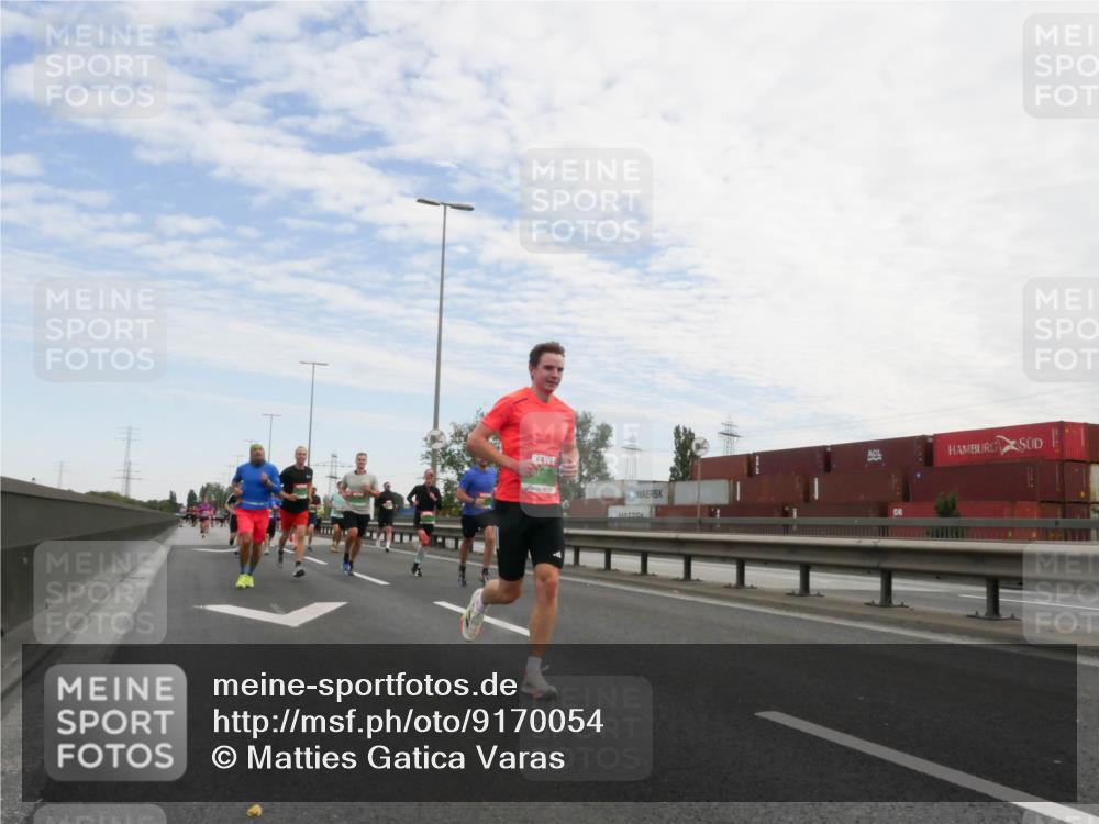 03.10.2025 - Köhlbrandbrückenlauf Matties Gatica Varas http://msf.ph/oto/9170054 03.10.2025 15:15:38 Position 3  meine-sportfotos.de