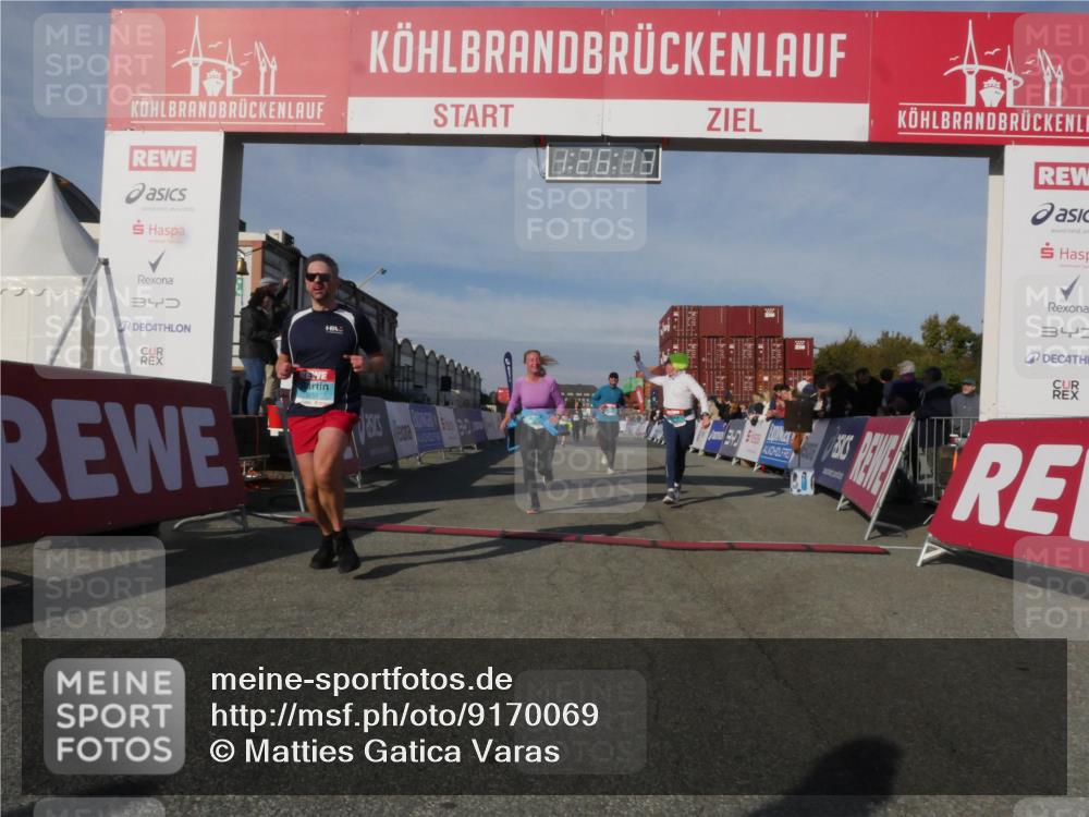 03.10.2025 - Köhlbrandbrückenlauf Matties Gatica Varas http://msf.ph/oto/9170069 03.10.2025 10:26:15 Ziel 1847, 1924, 2001, 2111, 2676, 2681, 3447, 3555, 3586 meine-sportfotos.de