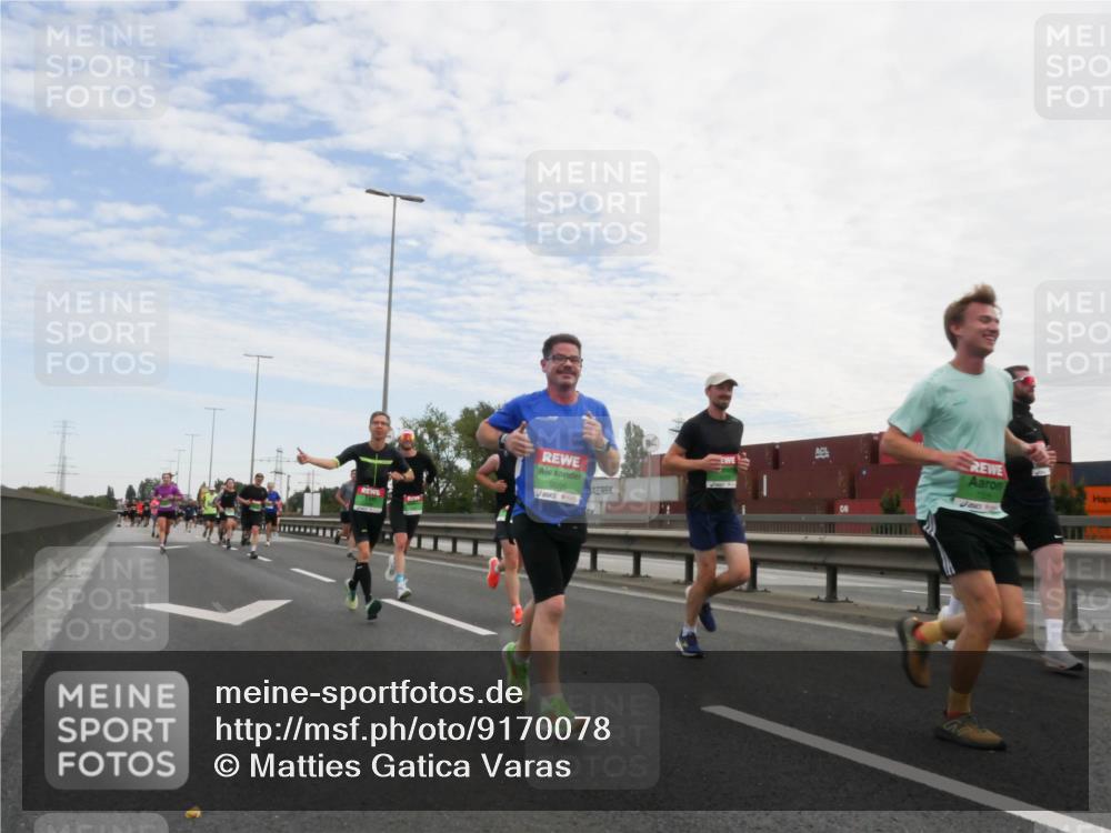 03.10.2025 - Köhlbrandbrückenlauf Matties Gatica Varas http://msf.ph/oto/9170078 03.10.2025 15:15:44 Position 3 9595 meine-sportfotos.de