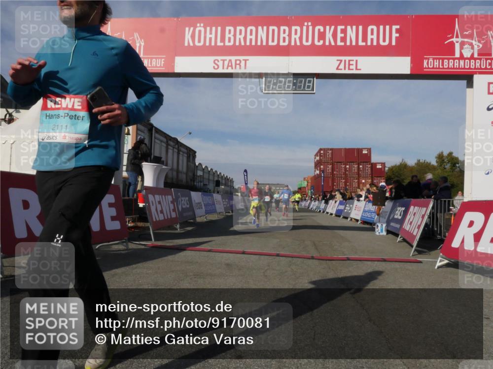 03.10.2025 - Köhlbrandbrückenlauf Matties Gatica Varas http://msf.ph/oto/9170081 03.10.2025 10:26:20 Ziel 1904, 1949, 2001, 2284, 2676, 2681, 3447, 3555, 3586 meine-sportfotos.de