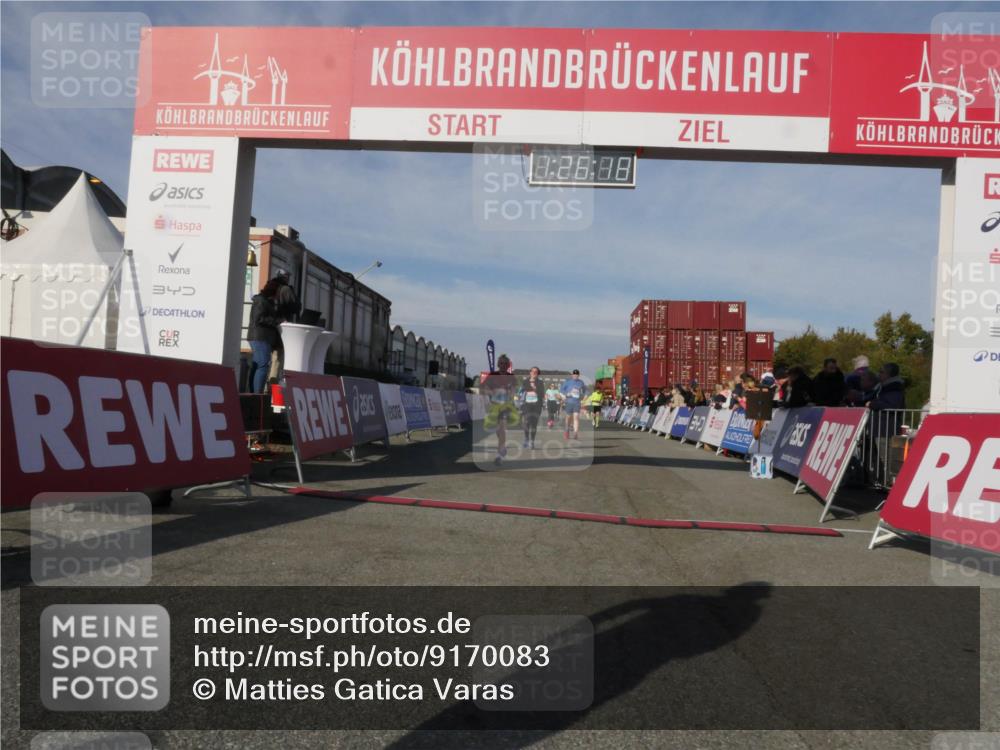 03.10.2025 - Köhlbrandbrückenlauf Matties Gatica Varas http://msf.ph/oto/9170083 03.10.2025 10:26:20 Ziel 1904, 1949, 2001, 2284, 2676, 2681, 3447, 3555, 3586 meine-sportfotos.de