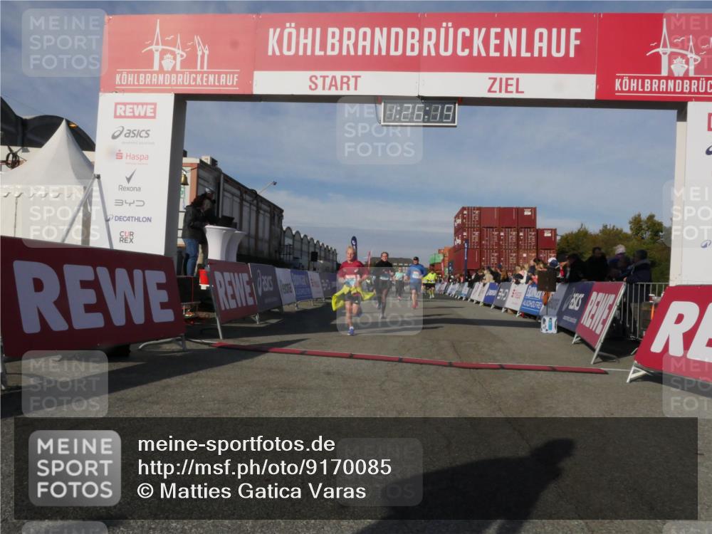 03.10.2025 - Köhlbrandbrückenlauf Matties Gatica Varas http://msf.ph/oto/9170085 03.10.2025 10:26:21 Ziel 1904, 1949, 2001, 2284, 2676, 2681, 3447, 3555, 3586 meine-sportfotos.de