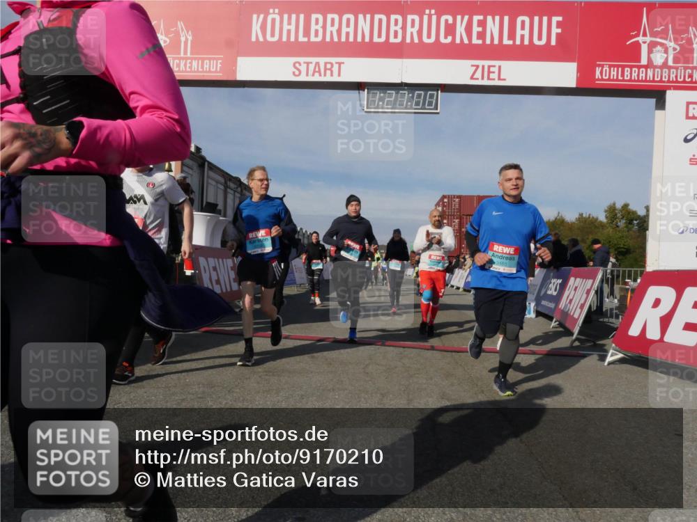03.10.2025 - Köhlbrandbrückenlauf Matties Gatica Varas http://msf.ph/oto/9170210 03.10.2025 10:27:02 Ziel 1726, 1727, 1840, 1935, 2405, 2586, 2655, 2930, 2952, 3044, 3110, 3241, 3242, 3364, 3367, 3602, 3829 meine-sportfotos.de