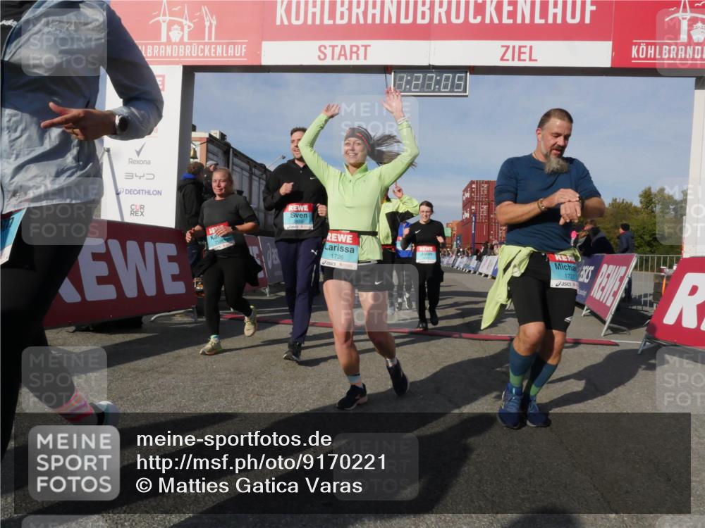 03.10.2025 - Köhlbrandbrückenlauf Matties Gatica Varas http://msf.ph/oto/9170221 03.10.2025 10:27:07 Ziel 2405, 2774, 2930, 3232, 3241, 3242, 3364, 3367, 3703, 3745, 3829 meine-sportfotos.de