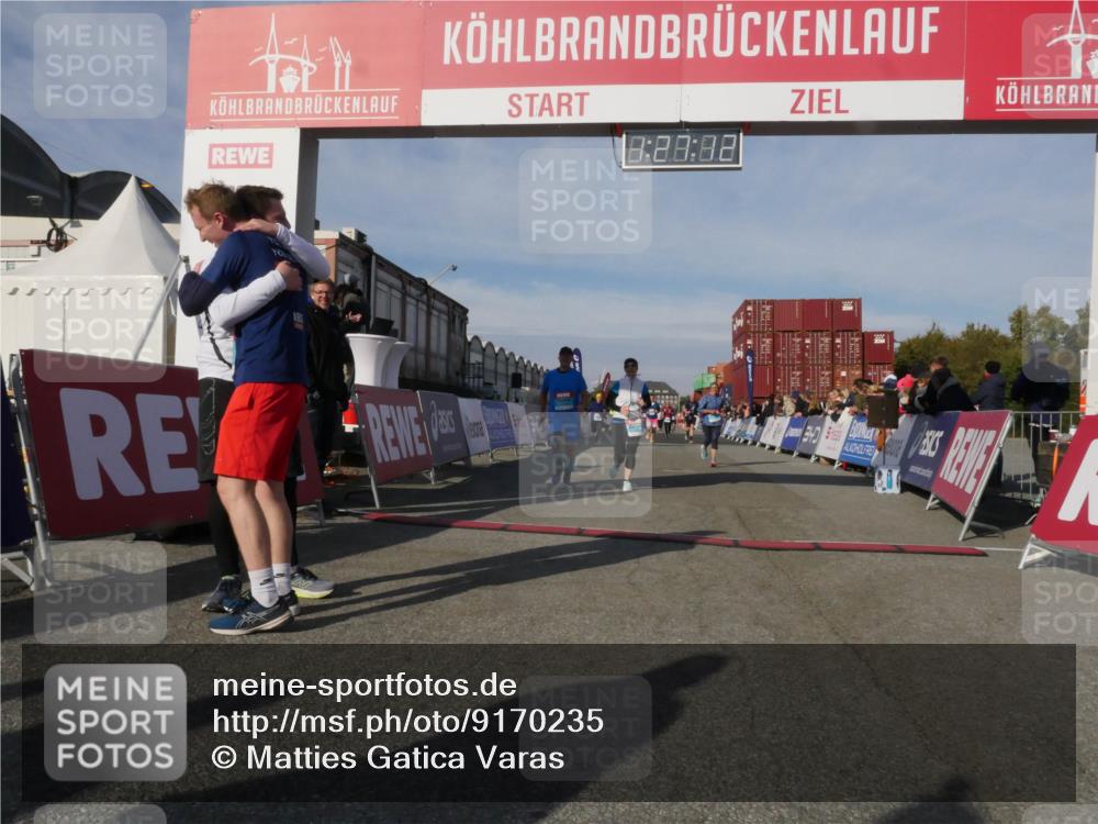 03.10.2025 - Köhlbrandbrückenlauf Matties Gatica Varas http://msf.ph/oto/9170235 03.10.2025 10:27:13 Ziel 1930, 2115, 2693, 2774, 3052, 3232, 3703, 3745 meine-sportfotos.de