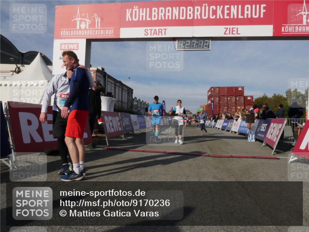 03.10.2025 - Köhlbrandbrückenlauf Matties Gatica Varas http://msf.ph/oto/9170236 03.10.2025 10:27:14 Ziel 1930, 2115, 2693, 2774, 3052, 3232, 3703, 3745 meine-sportfotos.de