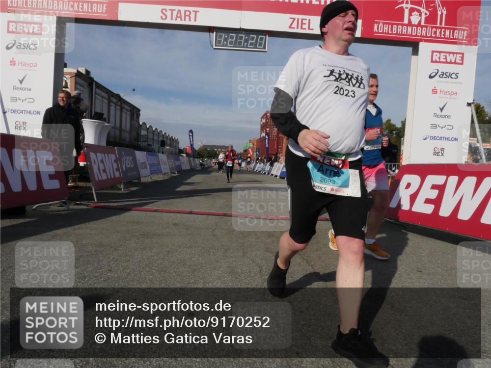 03.10.2025 - Köhlbrandbrückenlauf Matties Gatica Varas http://msf.ph/oto/9170252 03.10.2025 10:27:22 Ziel 1539, 1930, 2451, 2935, 3052, 3132, 3746 meine-sportfotos.de
