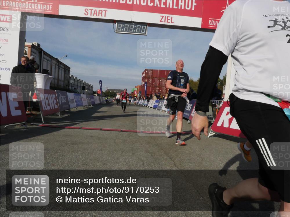 03.10.2025 - Köhlbrandbrückenlauf Matties Gatica Varas http://msf.ph/oto/9170253 03.10.2025 10:27:22 Ziel 1539, 1930, 2451, 2935, 3052, 3132, 3746 meine-sportfotos.de