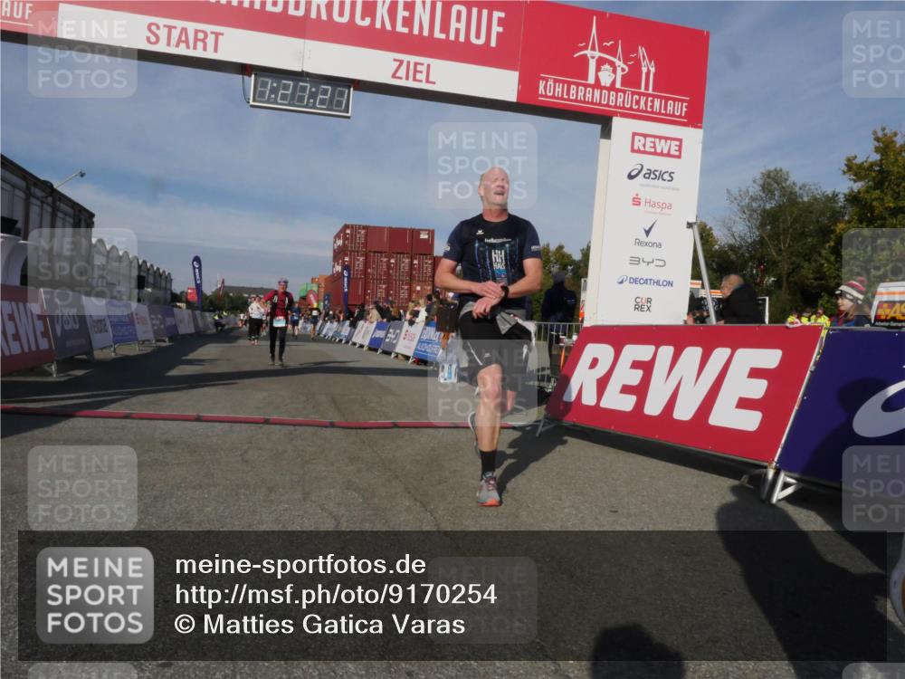 03.10.2025 - Köhlbrandbrückenlauf Matties Gatica Varas http://msf.ph/oto/9170254 03.10.2025 10:27:23 Ziel 1539, 1929, 1930, 2451, 2562, 2935, 3132, 3746 meine-sportfotos.de