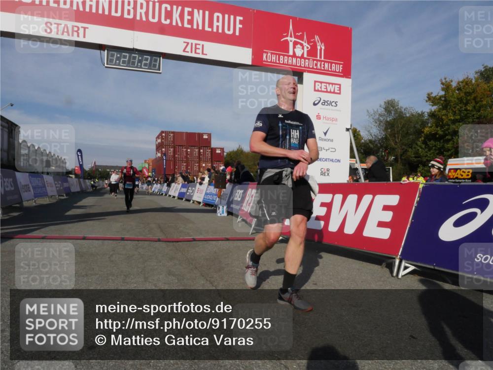 03.10.2025 - Köhlbrandbrückenlauf Matties Gatica Varas http://msf.ph/oto/9170255 03.10.2025 10:27:23 Ziel 1539, 1929, 1930, 2451, 2562, 2935, 3132, 3746 meine-sportfotos.de