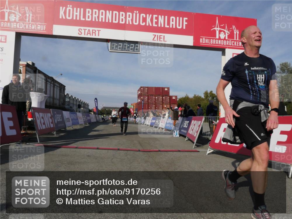 03.10.2025 - Köhlbrandbrückenlauf Matties Gatica Varas http://msf.ph/oto/9170256 03.10.2025 10:27:23 Ziel 1539, 1929, 1930, 2451, 2562, 2935, 3132, 3746 meine-sportfotos.de