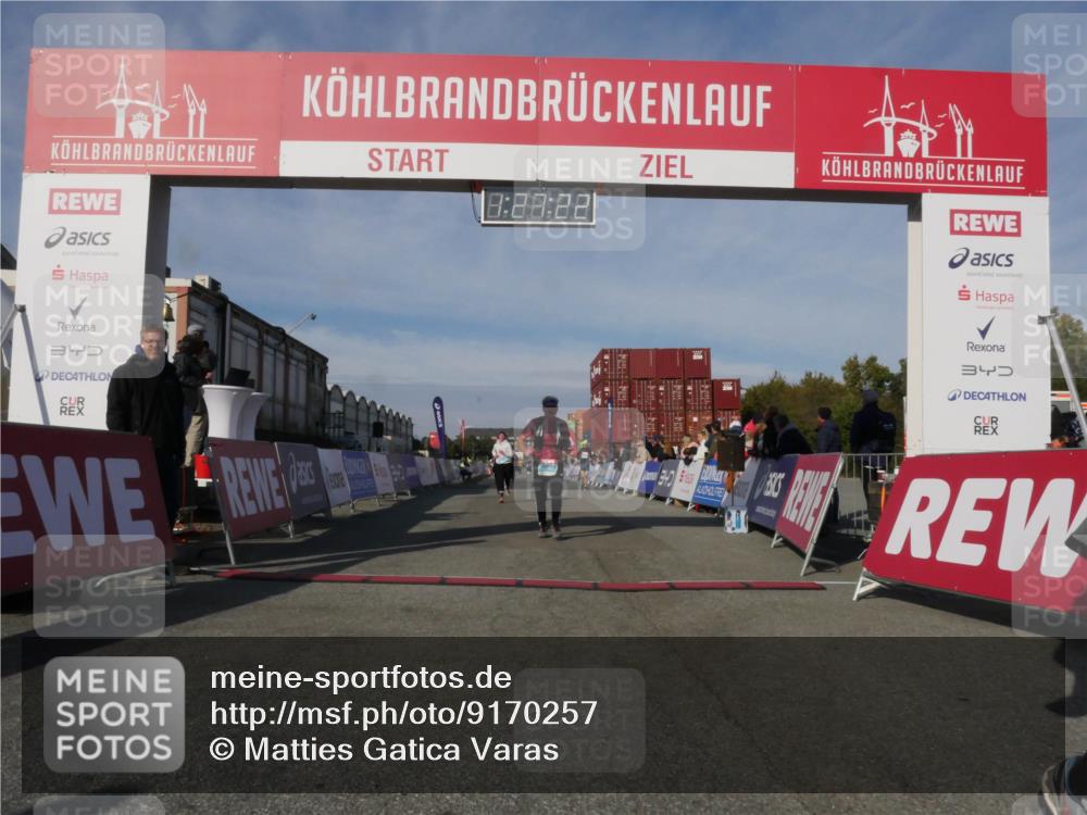 03.10.2025 - Köhlbrandbrückenlauf Matties Gatica Varas http://msf.ph/oto/9170257 03.10.2025 10:27:24 Ziel 1539, 1926, 1929, 1930, 2101, 2451, 2562, 2935, 3132, 3746 meine-sportfotos.de