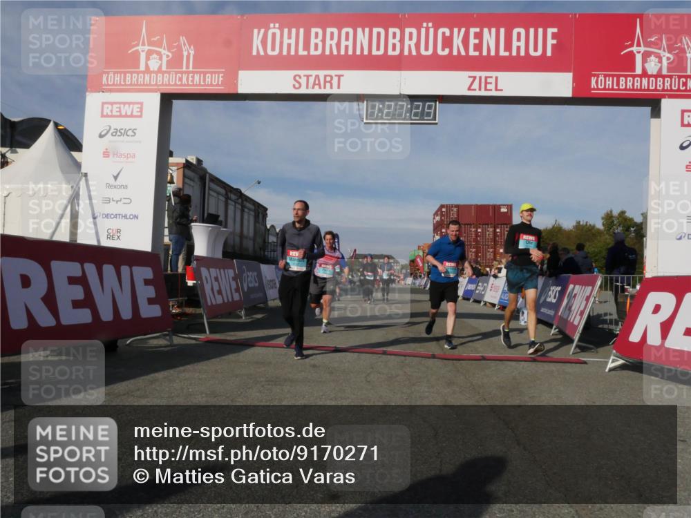 03.10.2025 - Köhlbrandbrückenlauf Matties Gatica Varas http://msf.ph/oto/9170271 03.10.2025 10:27:31 Ziel 1539, 1926, 1929, 2101, 2136, 2192, 2352, 2451, 2562, 2935, 3132, 3230 meine-sportfotos.de
