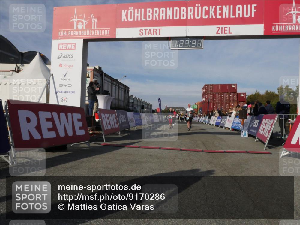03.10.2025 - Köhlbrandbrückenlauf Matties Gatica Varas http://msf.ph/oto/9170286 03.10.2025 10:27:39 Ziel 1914, 2059, 2136, 2162, 2166, 2192, 2237, 2352, 3230, 3739 meine-sportfotos.de