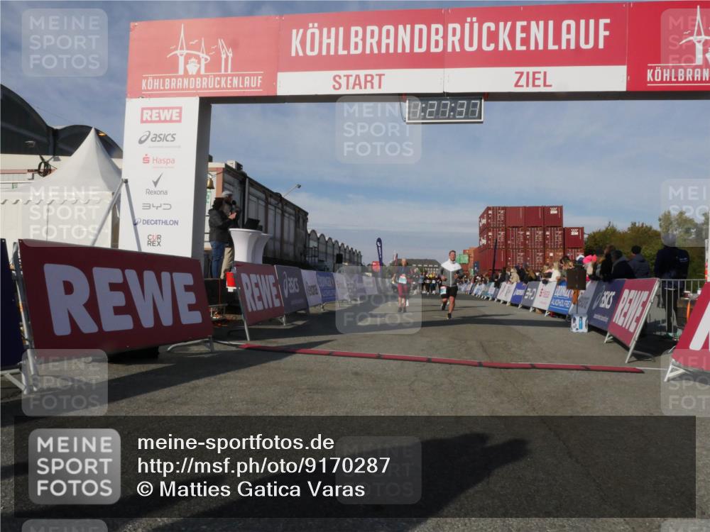 03.10.2025 - Köhlbrandbrückenlauf Matties Gatica Varas http://msf.ph/oto/9170287 03.10.2025 10:27:39 Ziel 1914, 2059, 2136, 2162, 2166, 2192, 2237, 2352, 3230, 3739 meine-sportfotos.de
