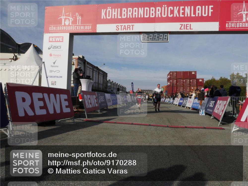 03.10.2025 - Köhlbrandbrückenlauf Matties Gatica Varas http://msf.ph/oto/9170288 03.10.2025 10:27:40 Ziel 1914, 2059, 2136, 2162, 2166, 2192, 2237, 2352, 3230, 3346, 3429, 3739 meine-sportfotos.de