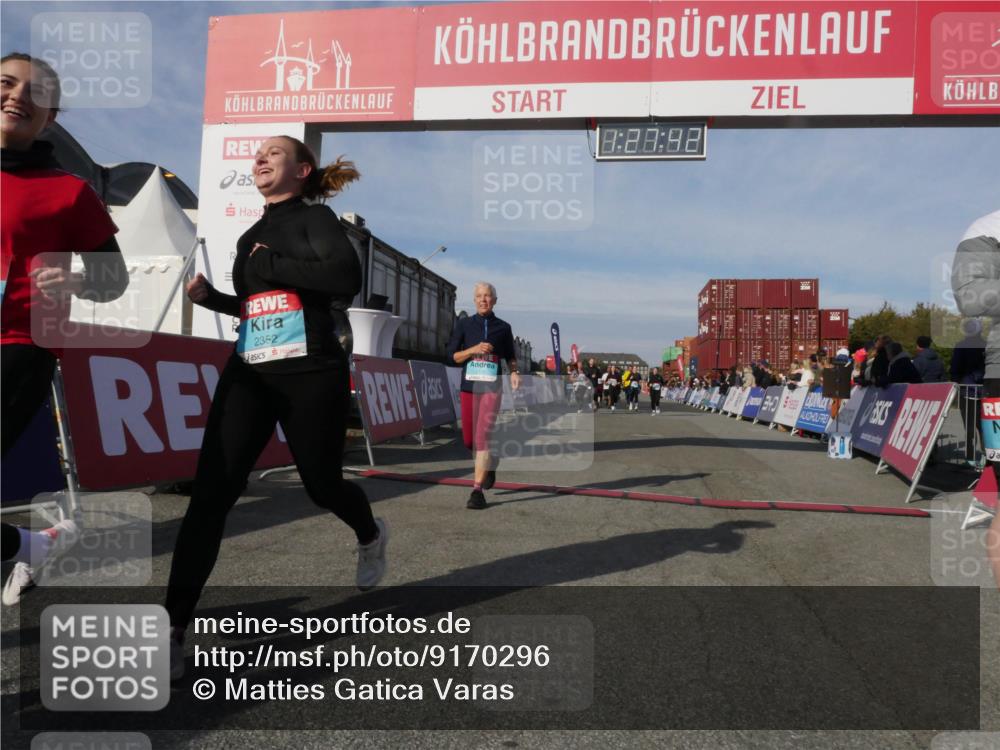 03.10.2025 - Köhlbrandbrückenlauf Matties Gatica Varas http://msf.ph/oto/9170296 03.10.2025 10:27:43 Ziel 1914, 2059, 2086, 2136, 2162, 2166, 2237, 3346, 3429, 3451, 3452, 3626, 3739 meine-sportfotos.de